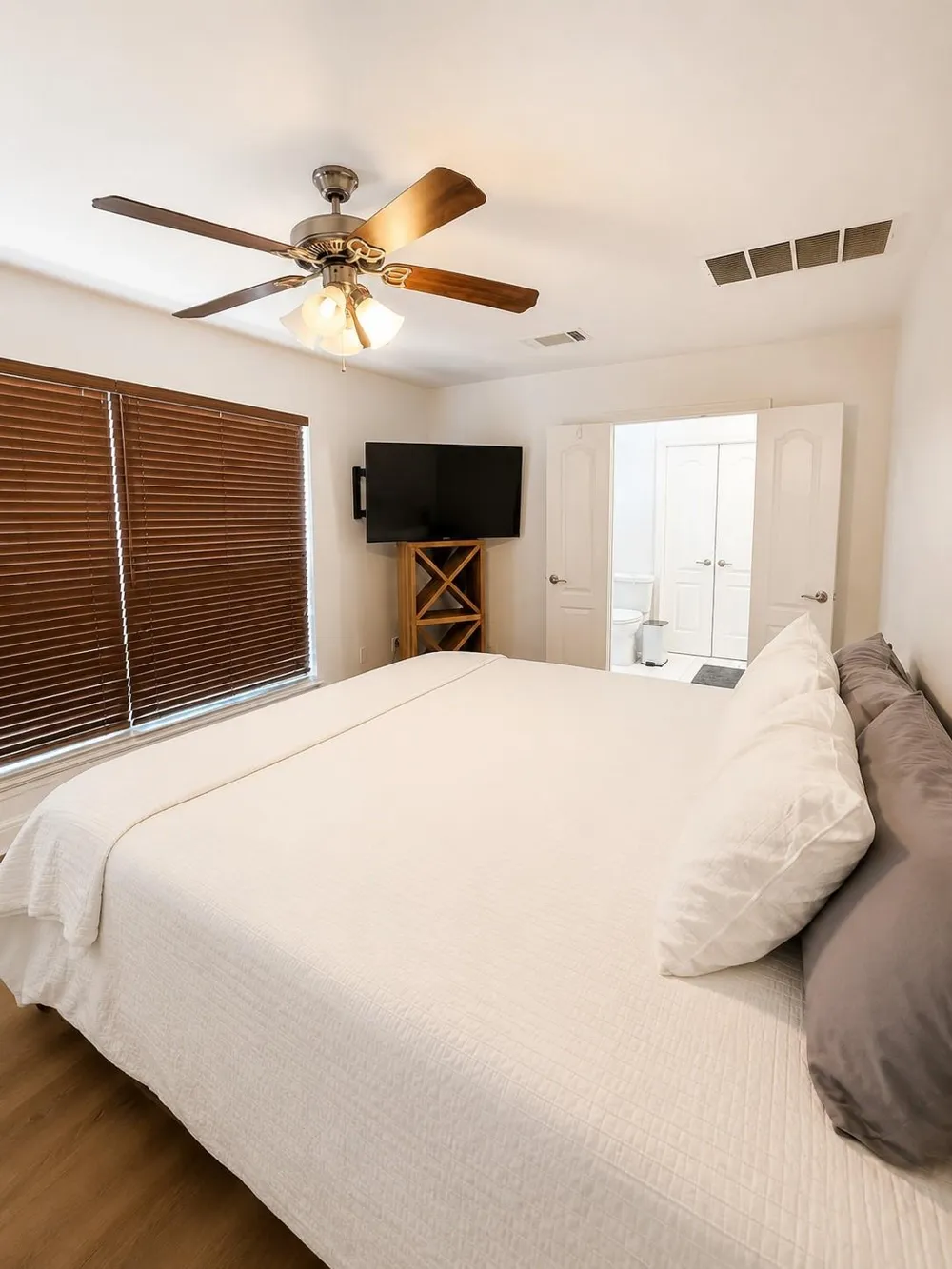 1216 Cliffview Drive Spicewood, TX 78669