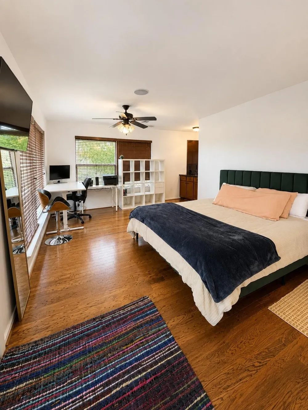 1216 Cliffview Drive Spicewood, TX 78669