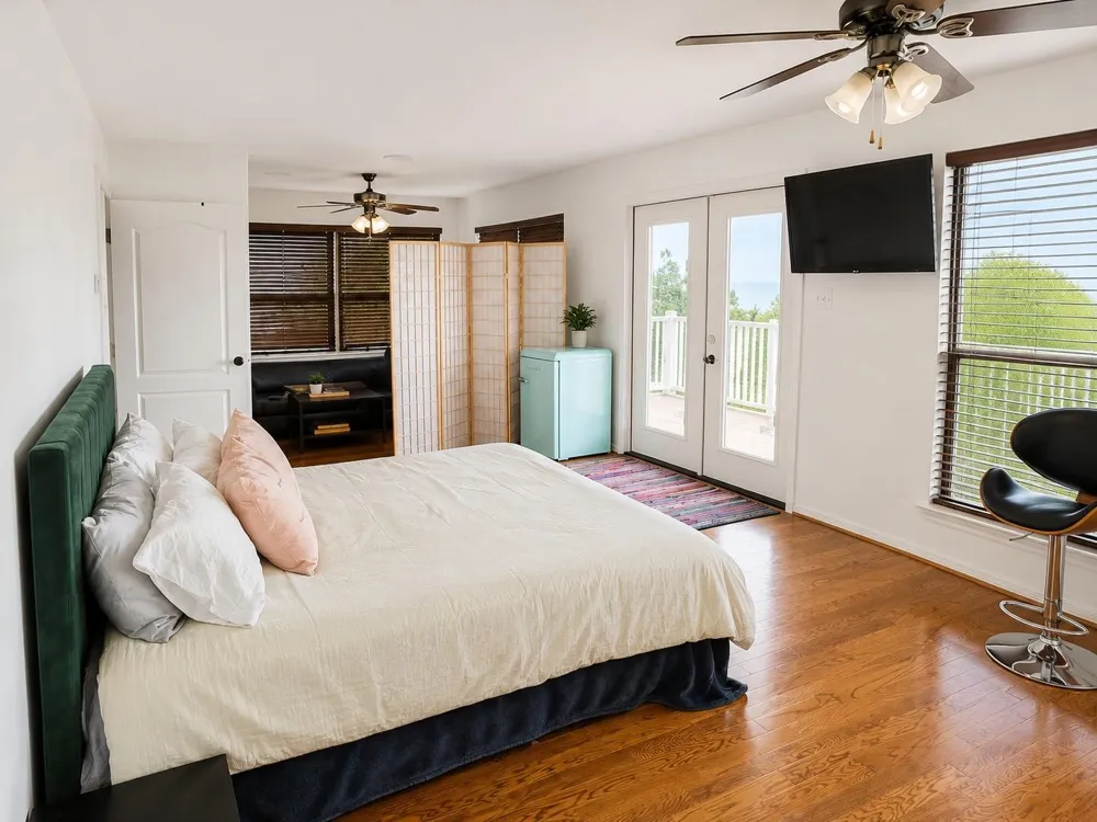 1216 Cliffview Drive Spicewood, TX 78669