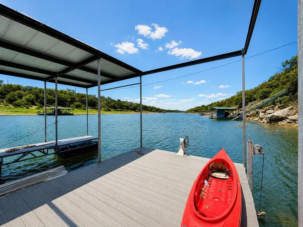 1216 Cliffview Drive Spicewood, TX 78669