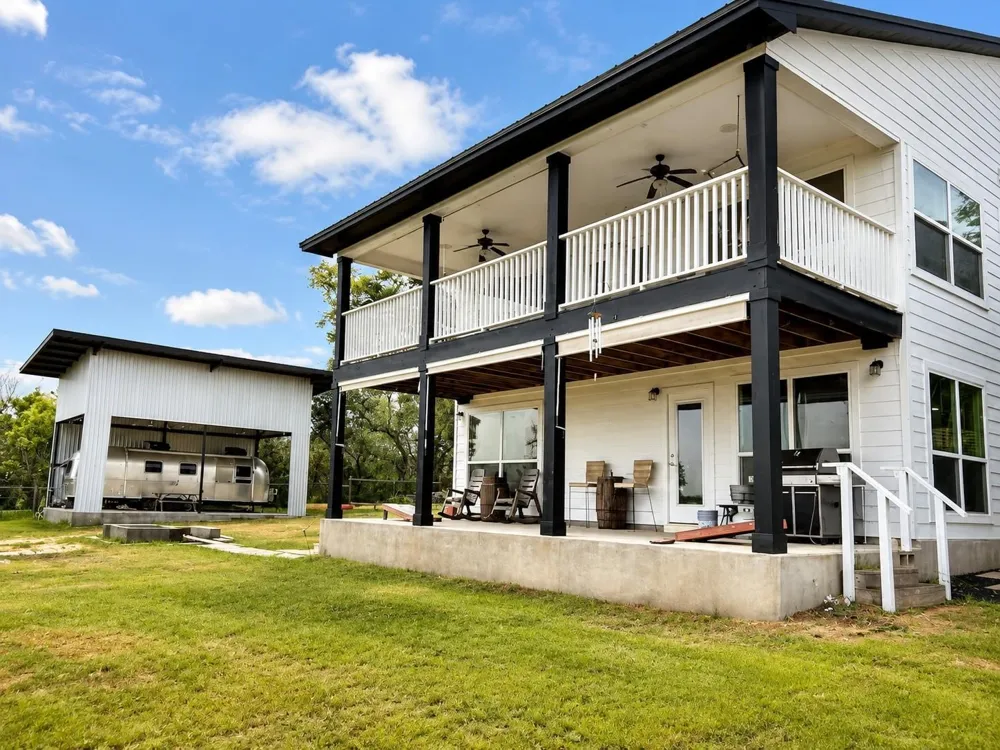 1216 Cliffview Drive Spicewood, TX 78669