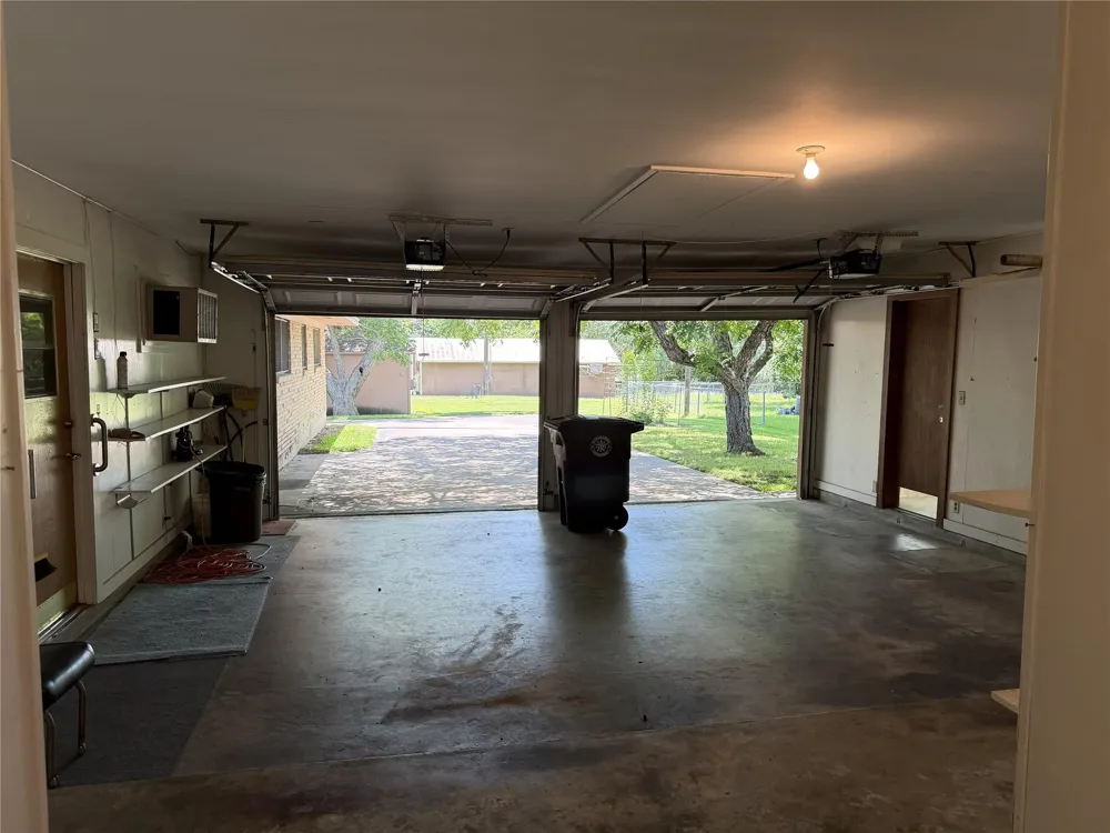 701 Herder Avenue Schulenburg, TX 78956