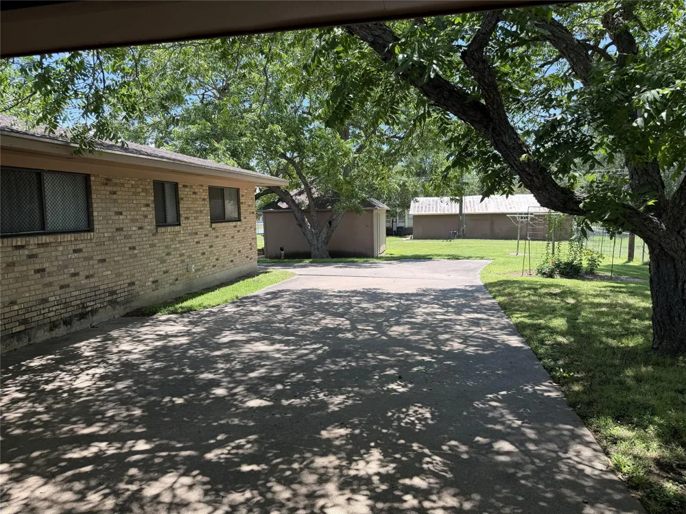 701 Herder Avenue Schulenburg, TX 78956