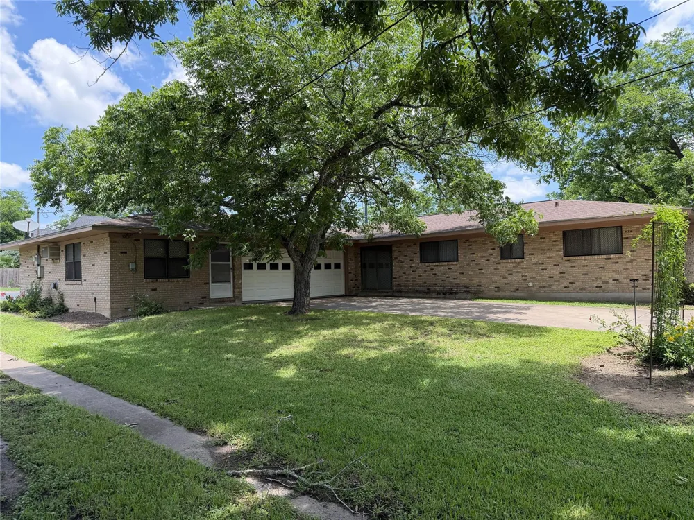 701 Herder Avenue Schulenburg, TX 78956