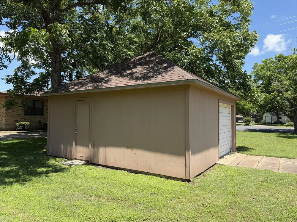701 Herder Avenue Schulenburg, TX 78956