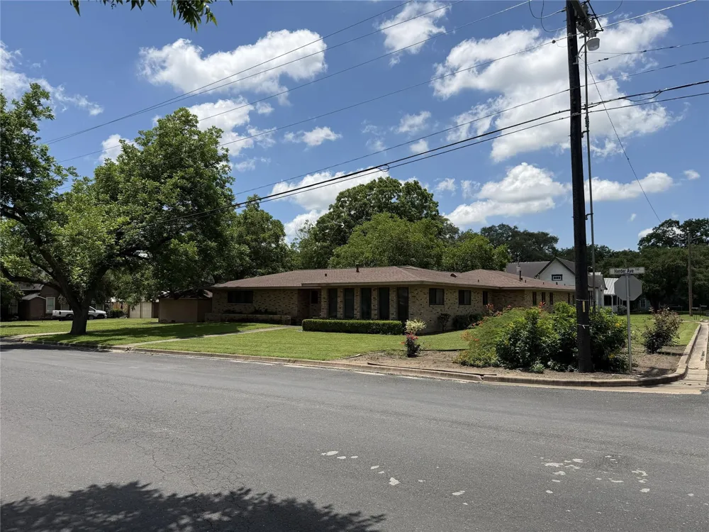 701 Herder Avenue Schulenburg, TX 78956