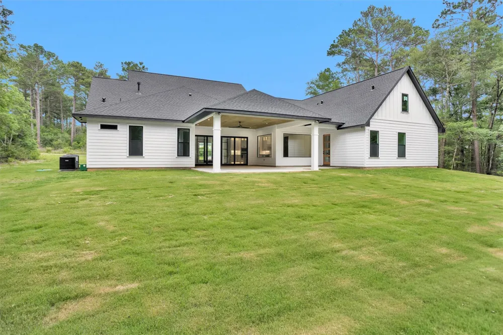 9384 Cedar Bend Plantersville, TX 77363