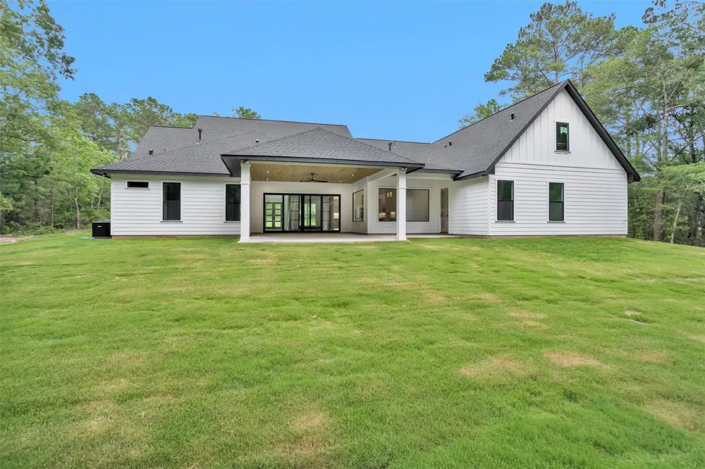 9384 Cedar Bend Plantersville, TX 77363