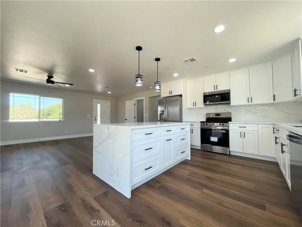 9506 East Avenue T-14 Littlerock, CA 93543