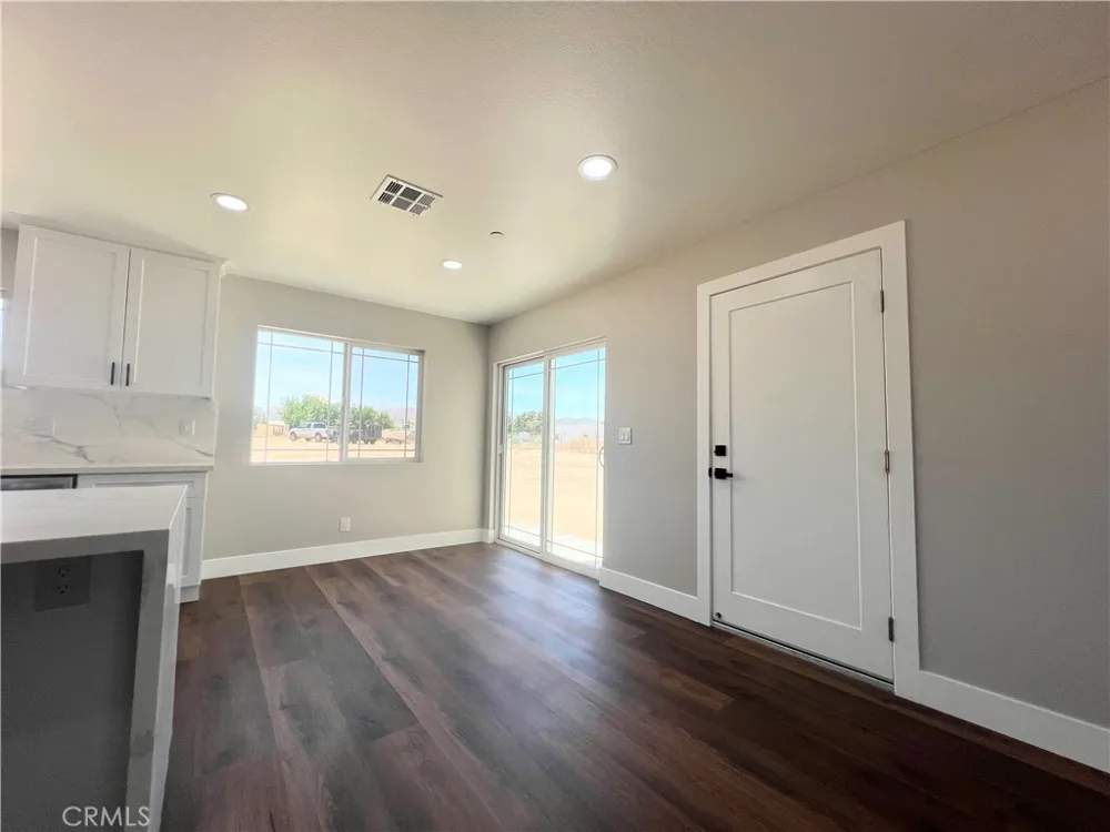 9506 East Avenue T-14 Littlerock, CA 93543
