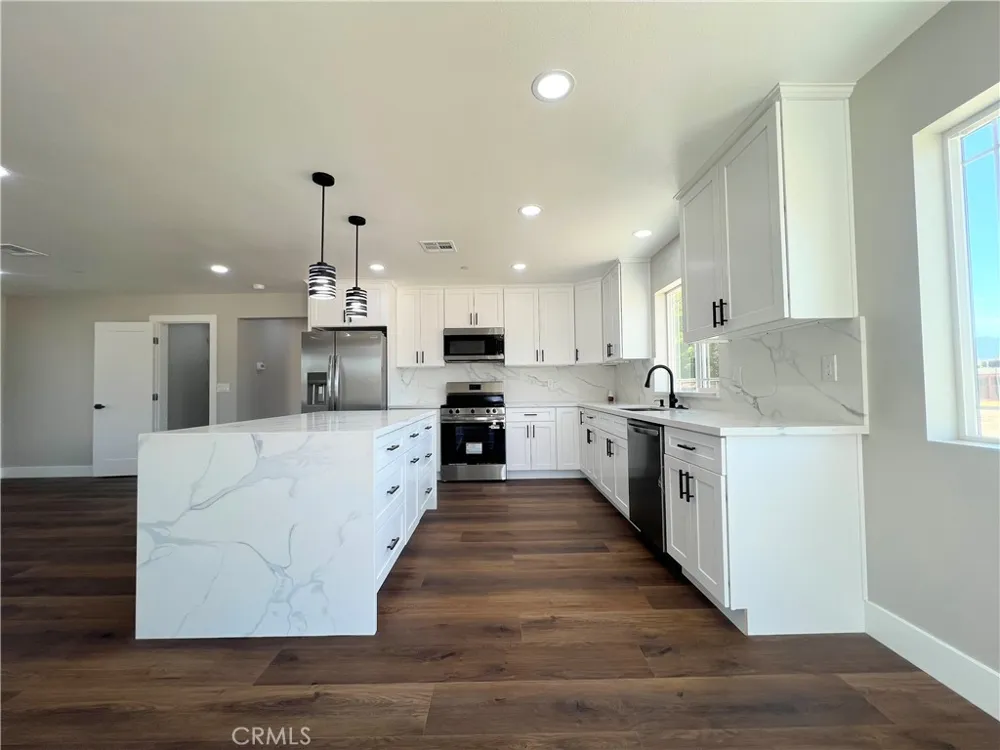 9506 East Avenue T-14 Littlerock, CA 93543