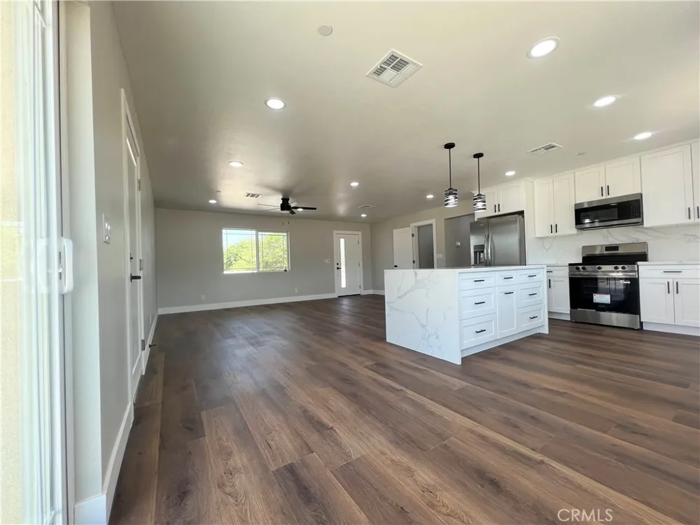 9506 East Avenue T-14 Littlerock, CA 93543