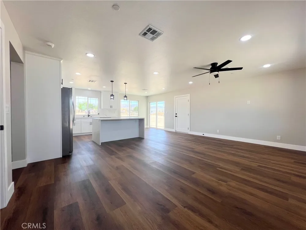 9506 East Avenue T-14 Littlerock, CA 93543