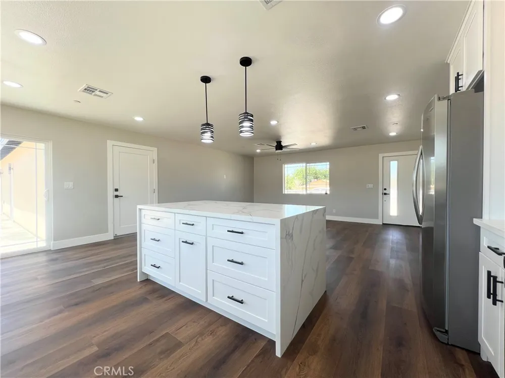 9506 East Avenue T-14 Littlerock, CA 93543