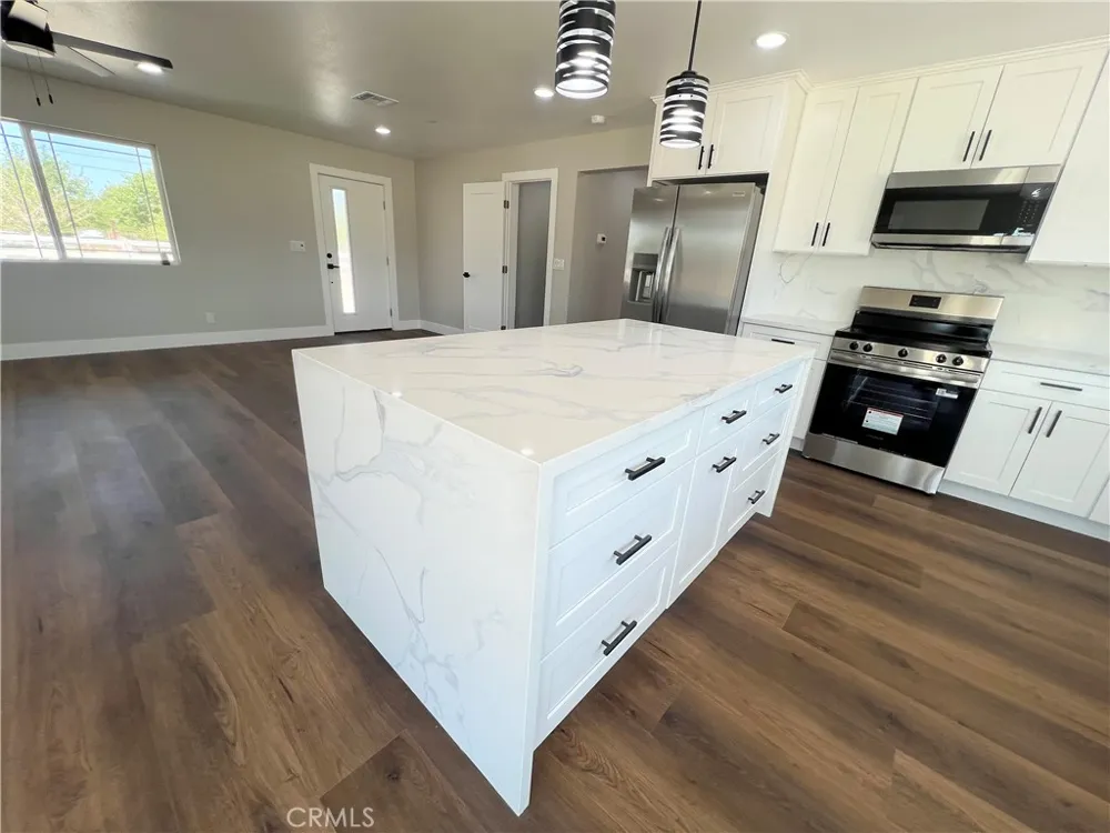 9506 East Avenue T-14 Littlerock, CA 93543