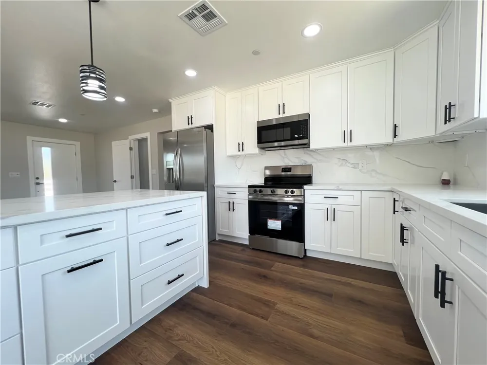 9506 East Avenue T-14 Littlerock, CA 93543