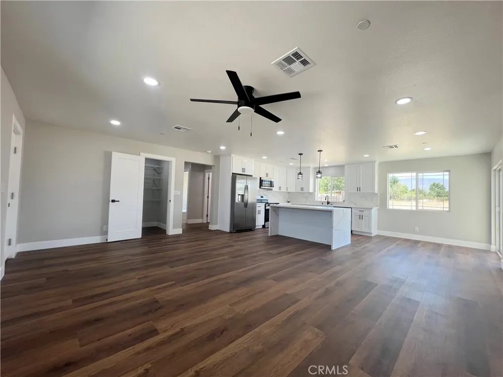 9506 East Avenue T-14 Littlerock, CA 93543