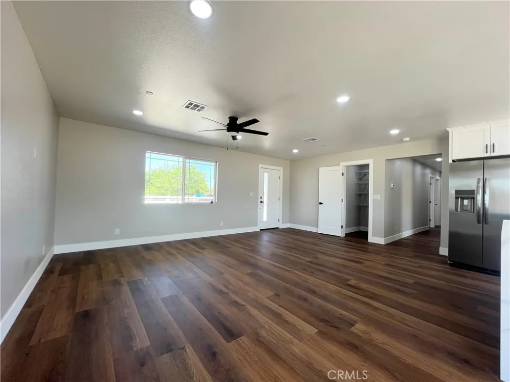 9506 East Avenue T-14 Littlerock, CA 93543