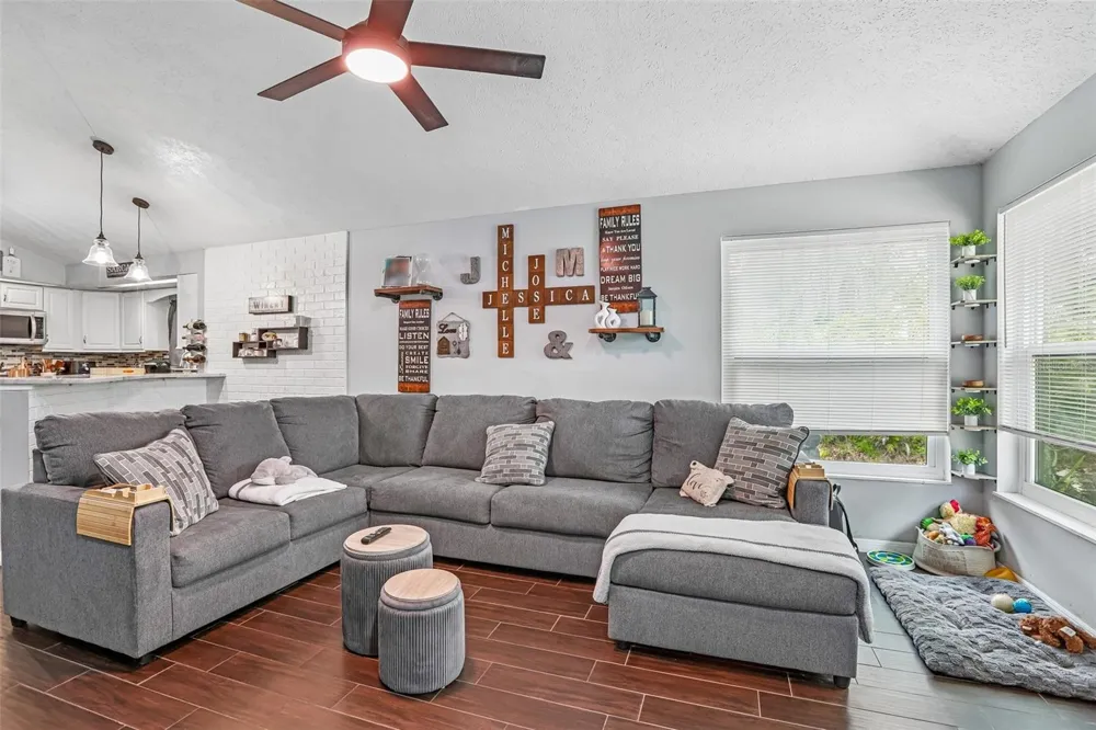 4001 BAINWOOD COURT Tampa, FL 33614