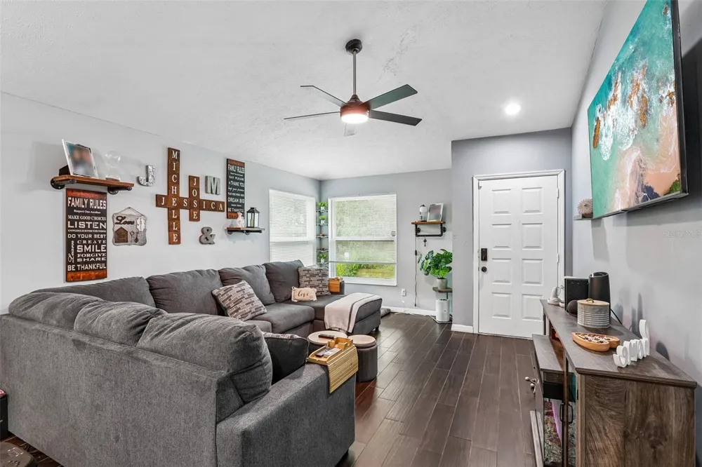 4001 BAINWOOD COURT Tampa, FL 33614