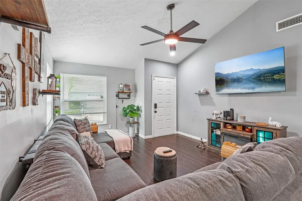 4001 BAINWOOD COURT Tampa, FL 33614
