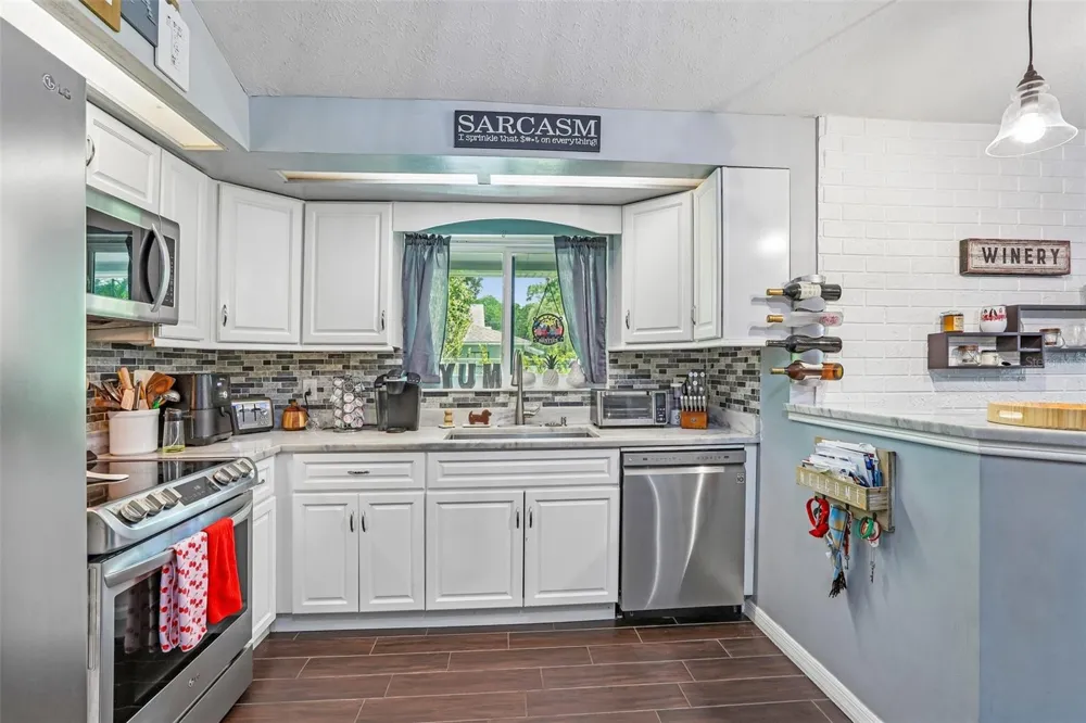4001 BAINWOOD COURT Tampa, FL 33614
