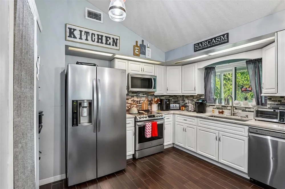 4001 BAINWOOD COURT Tampa, FL 33614