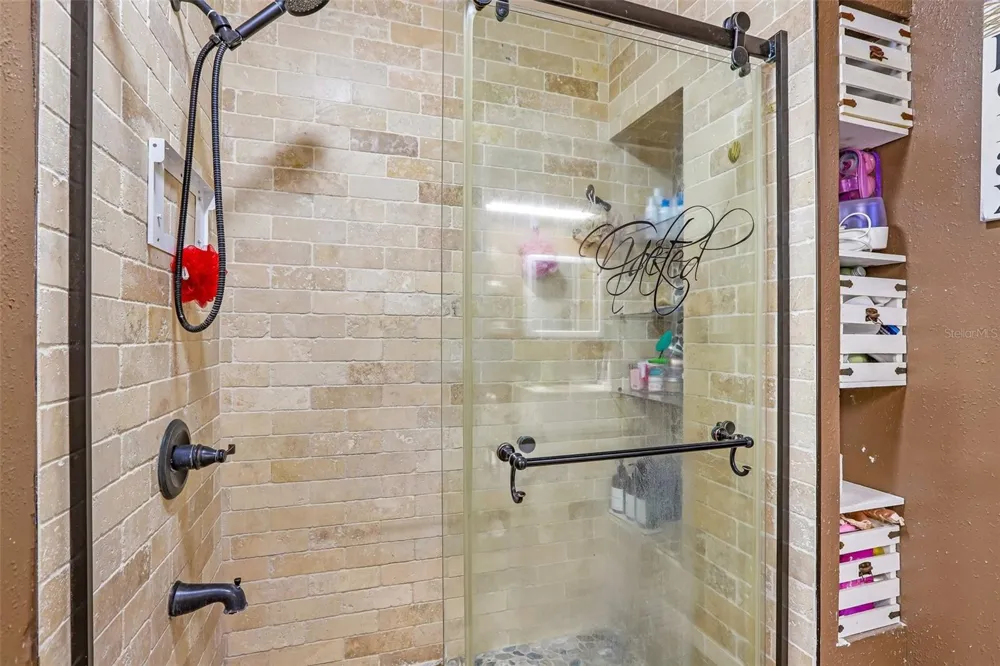 4001 BAINWOOD COURT Tampa, FL 33614