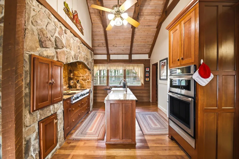 209 County Road 576 Englewood, TN 37329