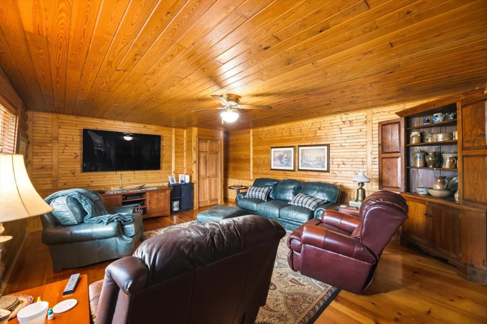 209 County Road 576 Englewood, TN 37329