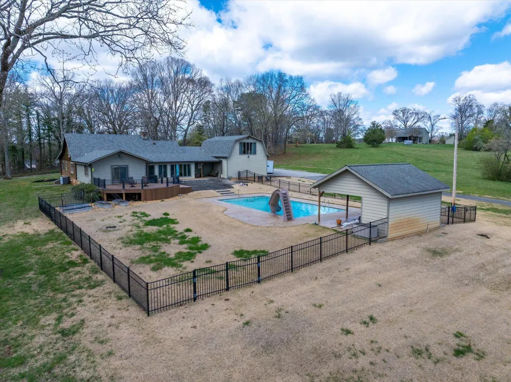209 County Road 576 Englewood, TN 37329