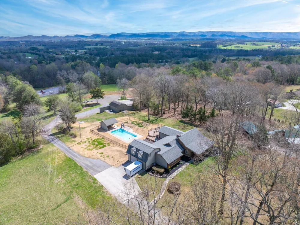 209 County Road 576 Englewood, TN 37329