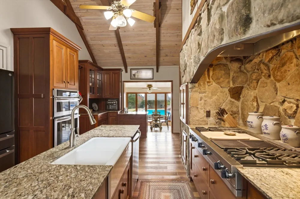 209 County Road 576 Englewood, TN 37329