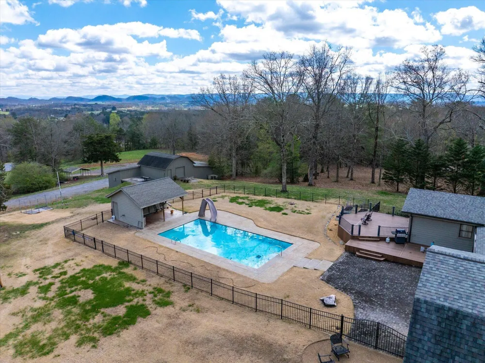 209 County Road 576 Englewood, TN 37329