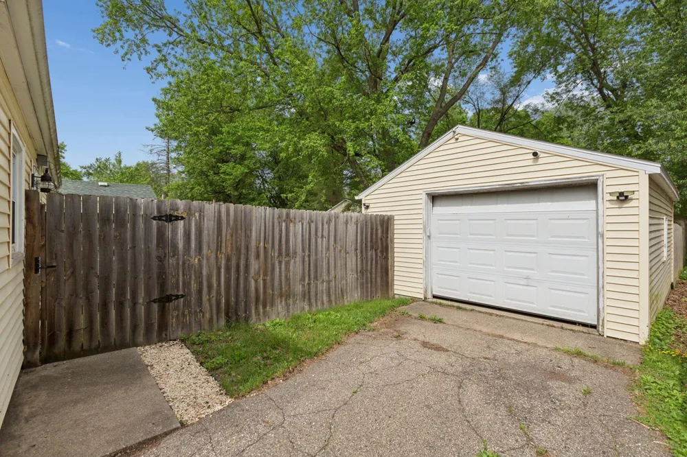 1602 Baker Drive Kalamazoo Charter Township, MI 49048