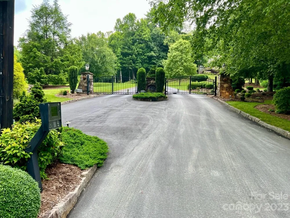 150 Thistlewynd Trail Laurel Park, NC 28739