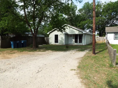 747 Luther Ln