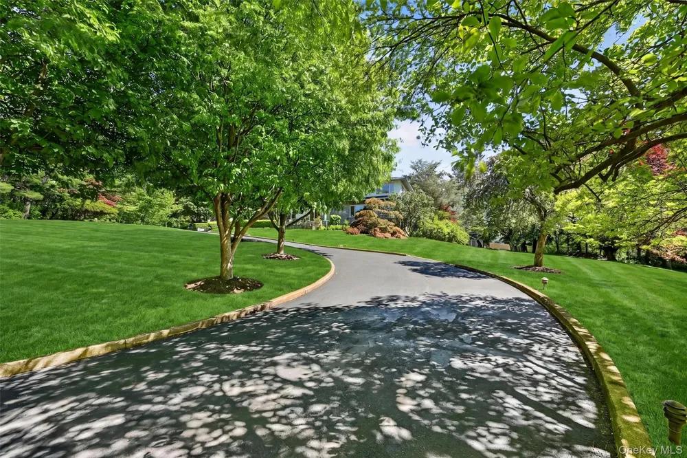 20 Moriah Lane Montebello, NY 10901