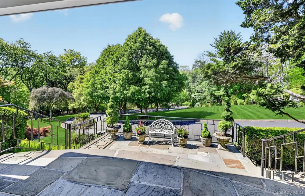 20 Moriah Lane Montebello, NY 10901