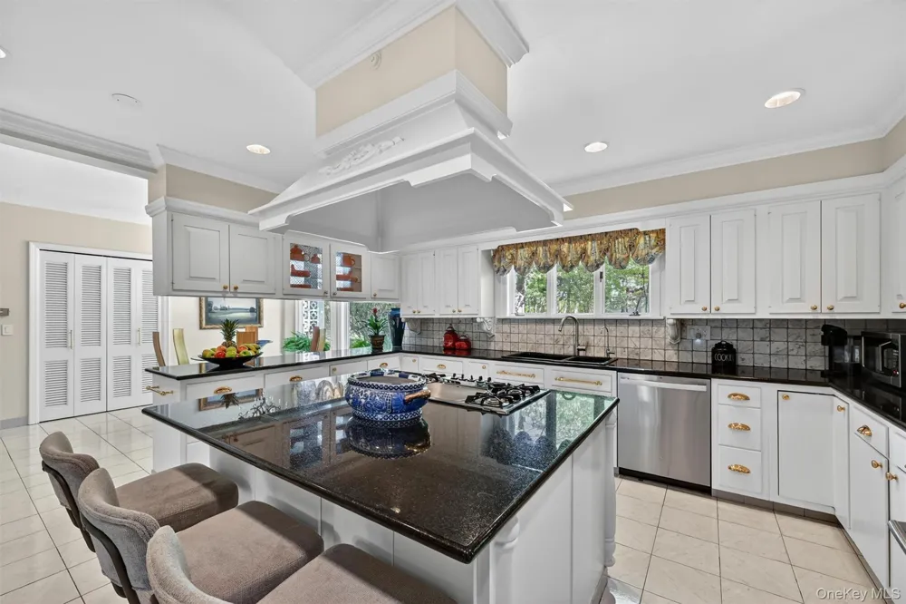 20 Moriah Lane Montebello, NY 10901