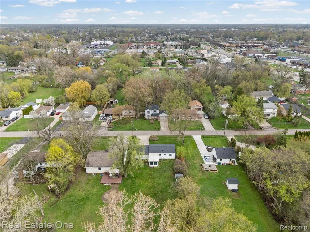 2931 Wisconsin Road Troy City, MI 48083