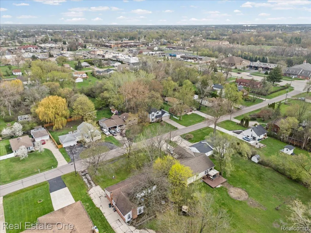 2931 Wisconsin Road Troy City, MI 48083