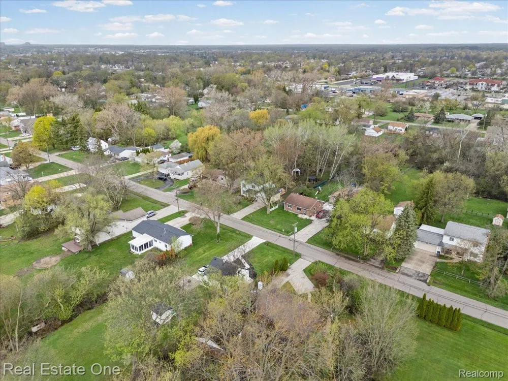 2931 Wisconsin Road Troy City, MI 48083
