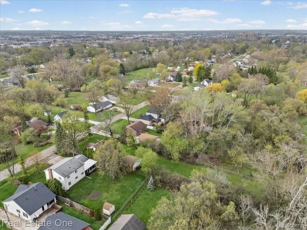 2931 Wisconsin Road Troy City, MI 48083