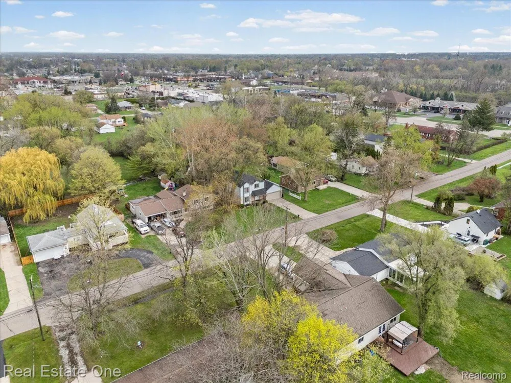 2931 Wisconsin Road Troy City, MI 48083