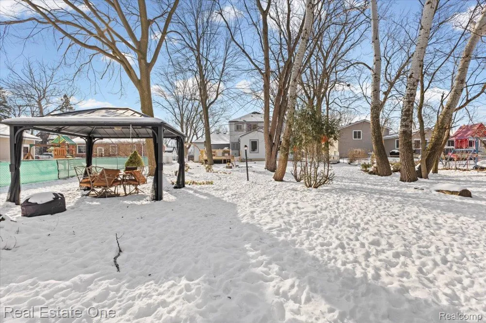 2931 Wisconsin Road Troy City, MI 48083