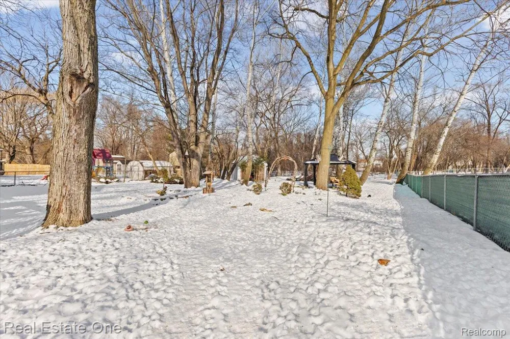 2931 Wisconsin Road Troy City, MI 48083