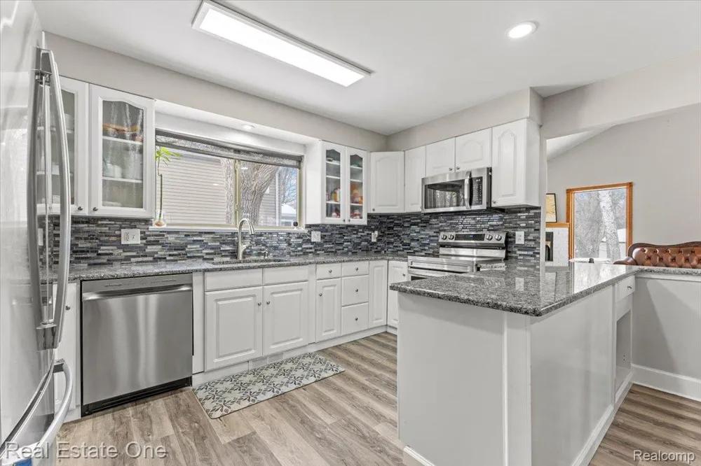 2931 Wisconsin Road Troy City, MI 48083