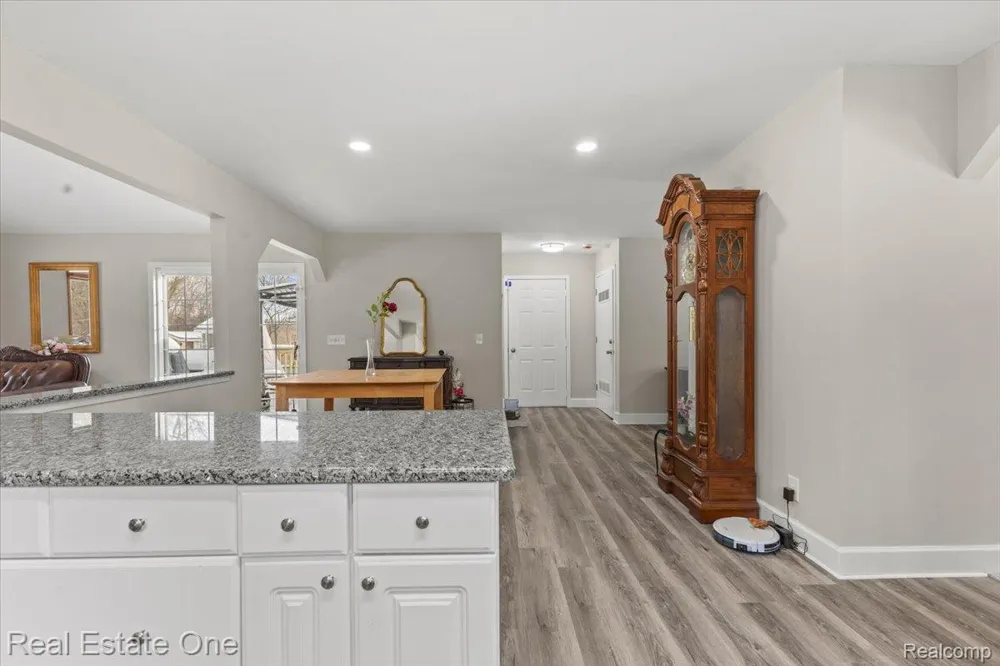 2931 Wisconsin Road Troy City, MI 48083