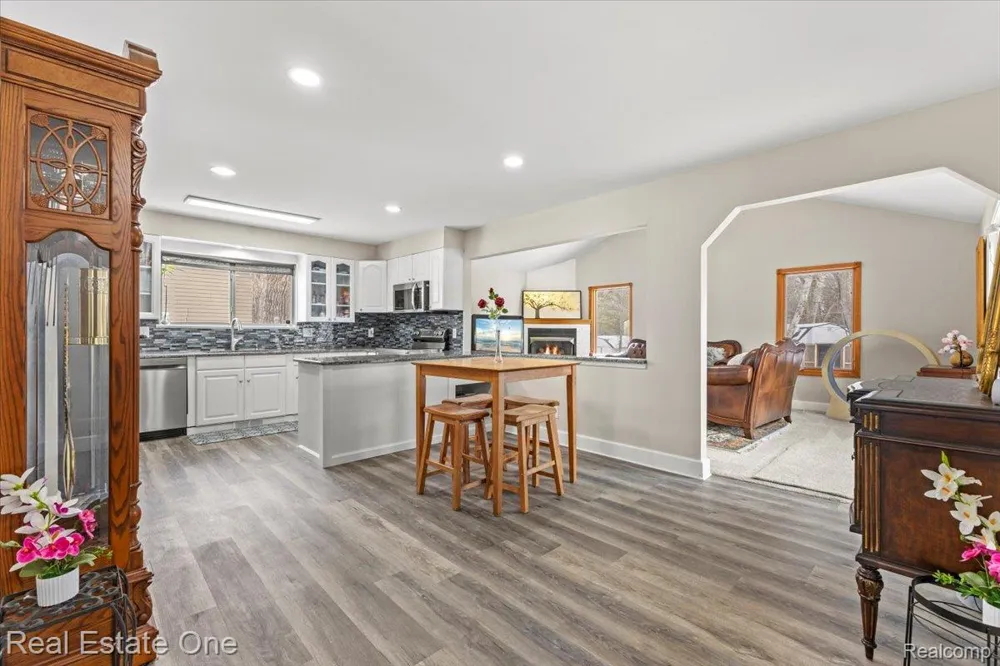 2931 Wisconsin Road Troy City, MI 48083